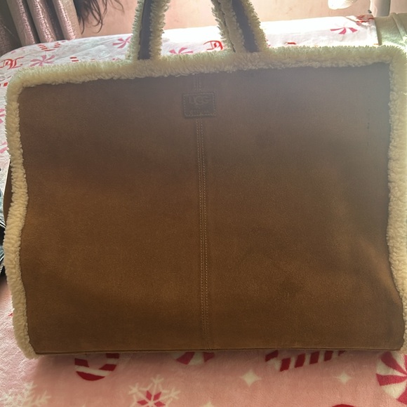 Large Ugg telfar chestnut color sold out everywhere - Picture 2 of 4